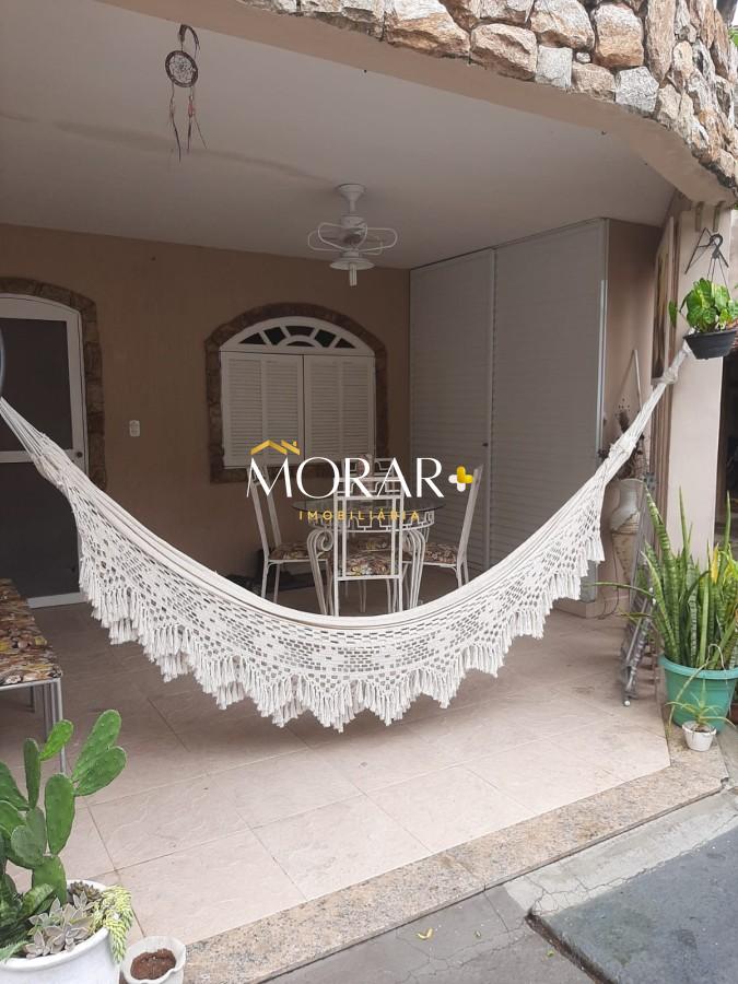 Casa à venda com 3 quartos, 98m² - Foto 1